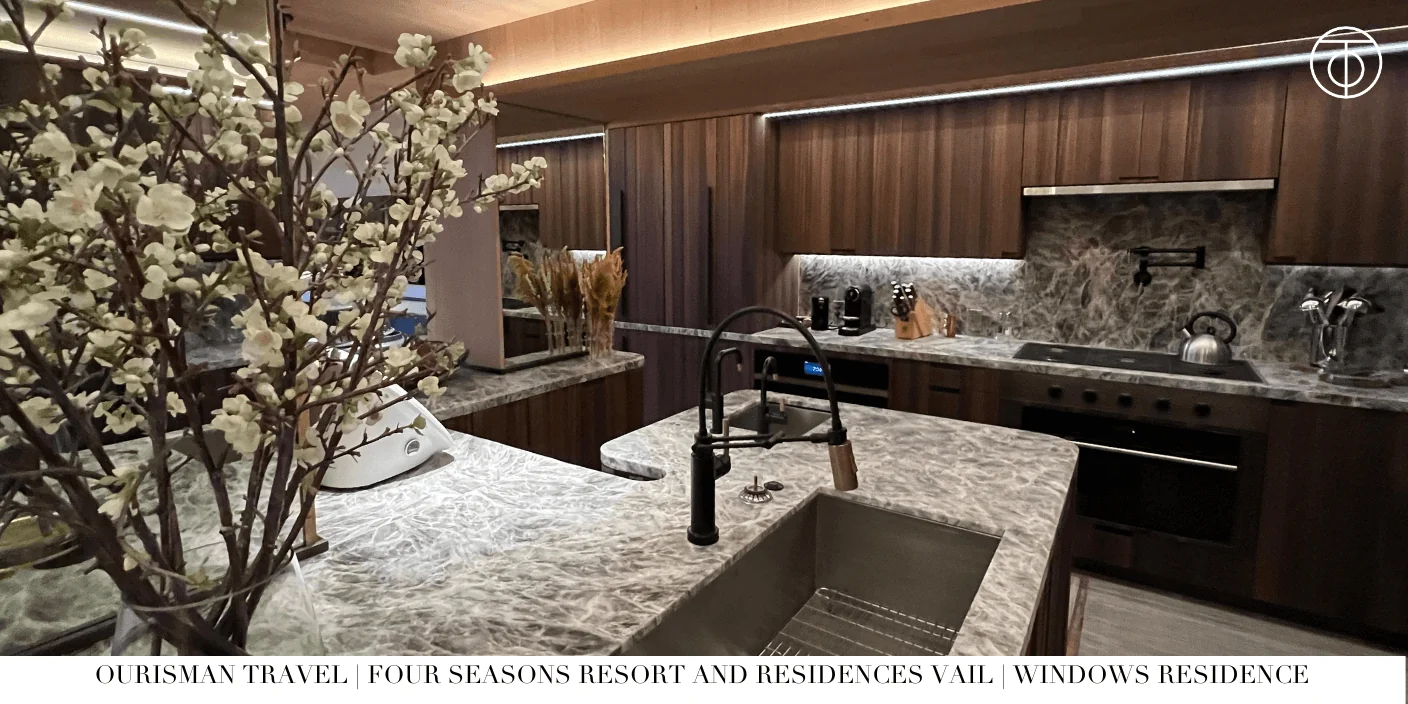 Dining area with alpine backdrop at Windows Residence