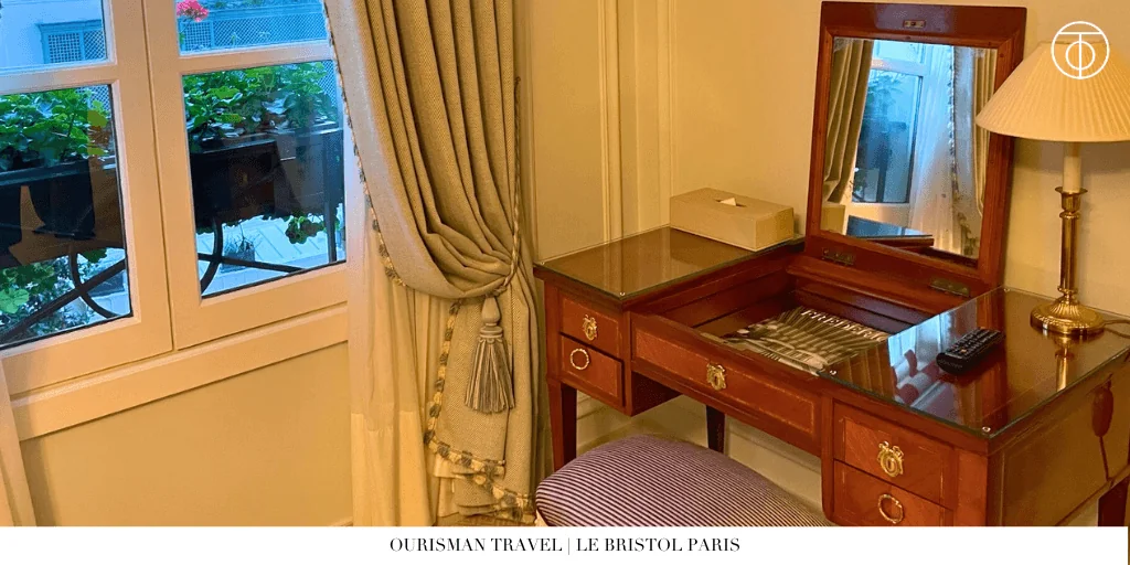 Le Bristol Paris room vanity